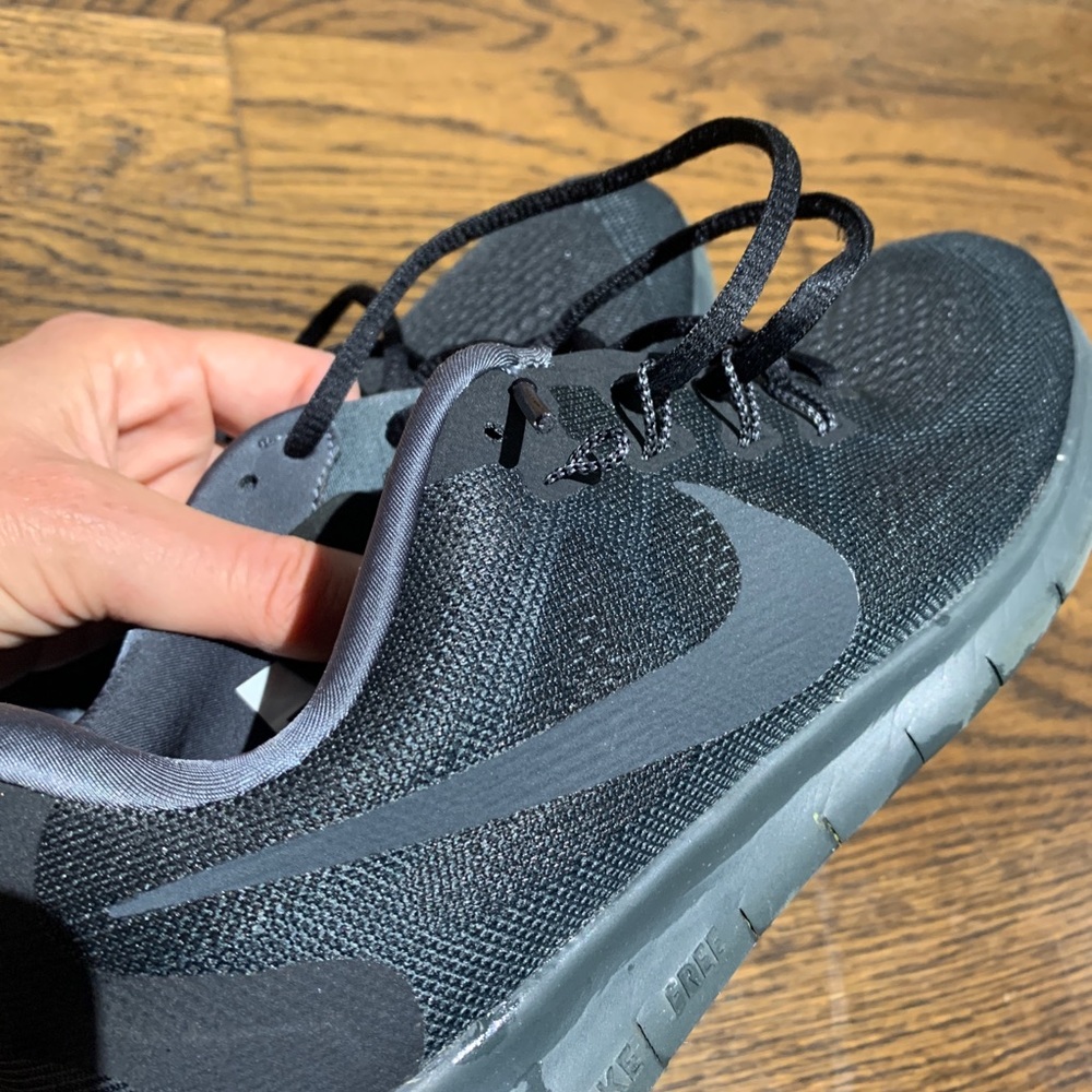 EUC Women’s size 10 NIKE FREE RN BLACK